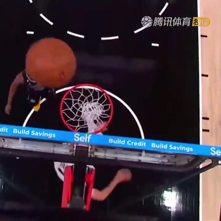 罕见一幕！努尔基奇抛投